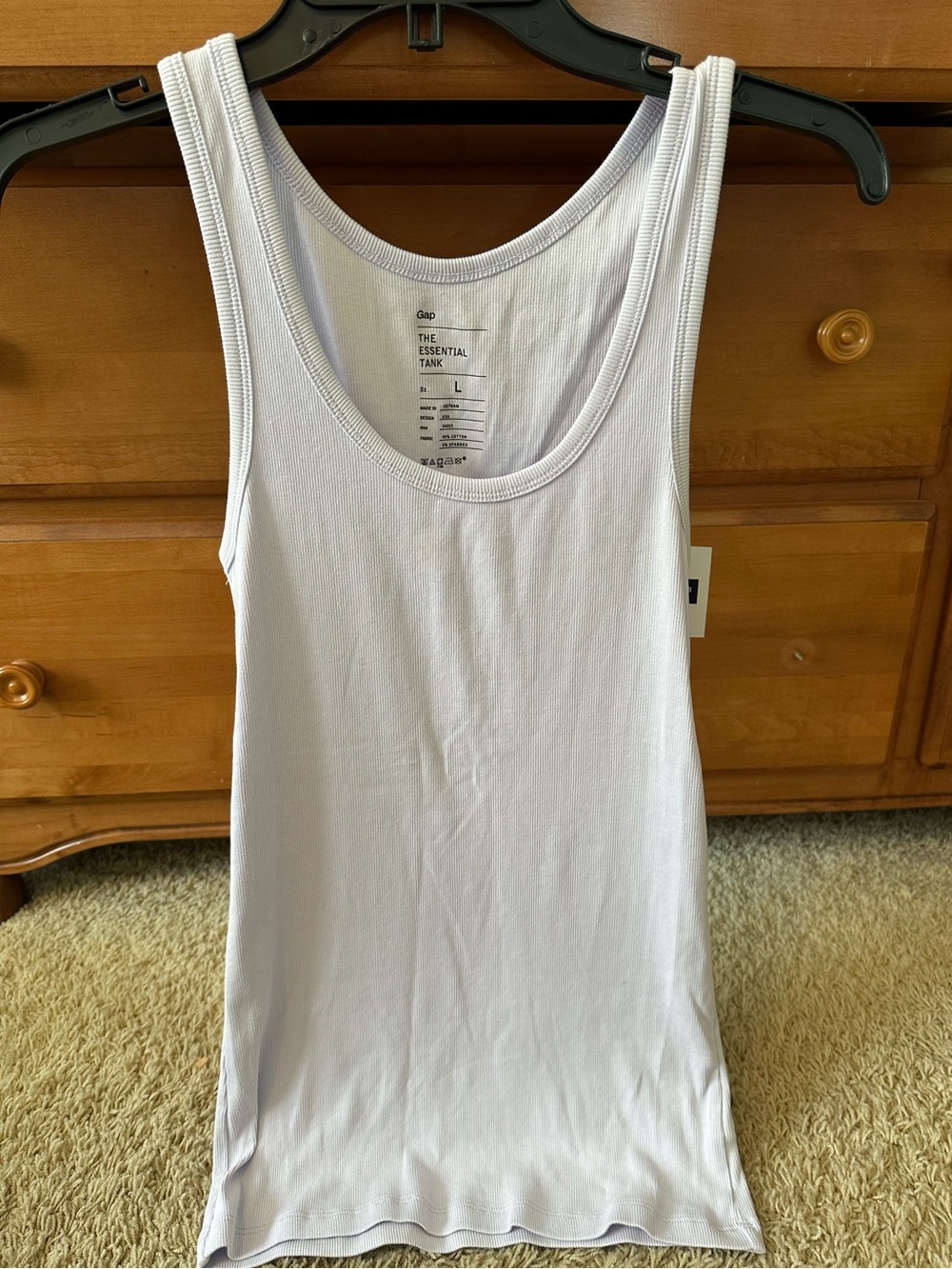 NWOT GAP ESSENTIAL TEE TANK